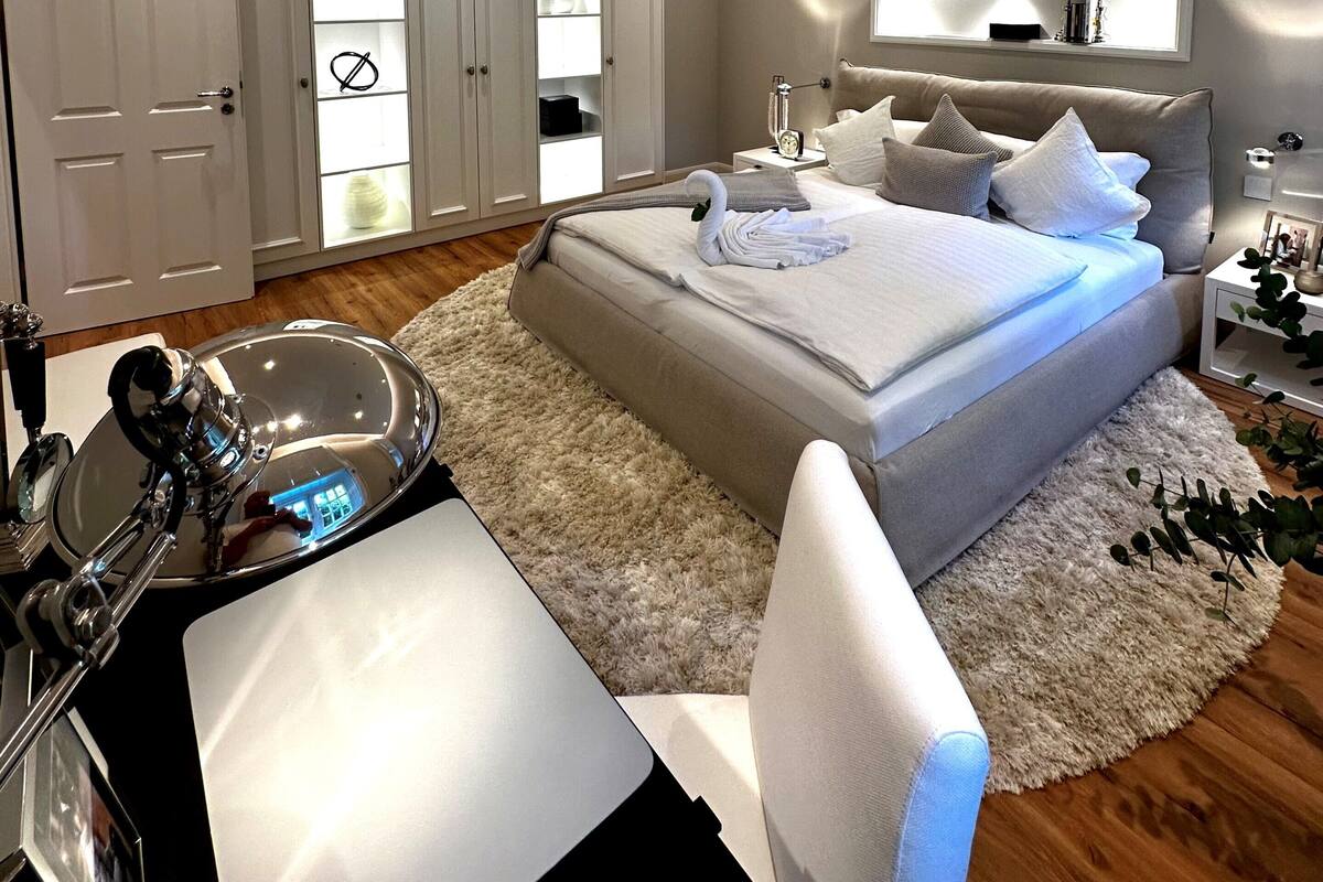 ห้องลักซ์ชัวรี่สวีท, วิวสวน | ตู้นิรภัยในห้องพัก, ผ้าม่านกันแสง, ห้องเก็บเสียง, เตารีด/โต๊ะรีดผ้า