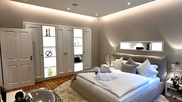 Luxury Suite, Garden View