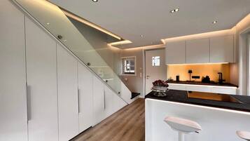 Deluxe Suite, Hill View | Interior