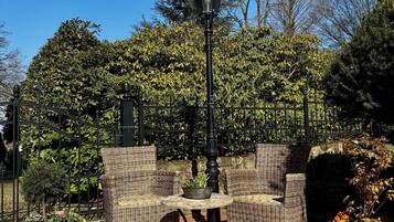 Lyxsvit - utsikt mot trädgården | Terrass/Patio