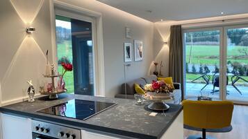 Suite Deluks, pemandangan bukit | Dapur pribadi