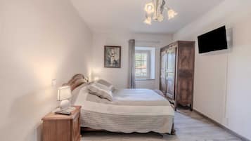 2 chambres, fer et planche à repasser, literie fournie