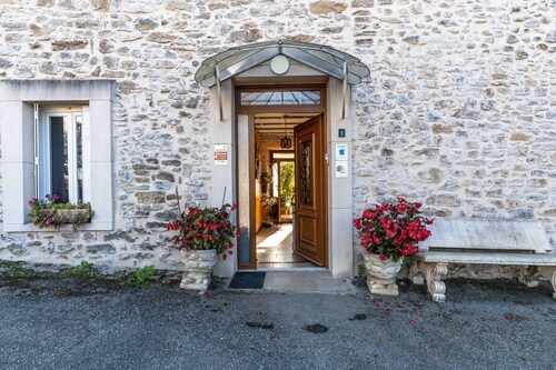 Appartement 'Moulin Ariège' avec vue sur la montagne, jardin privé et climatisation