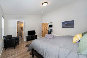 4 bedrooms, desk, free WiFi, bed sheets