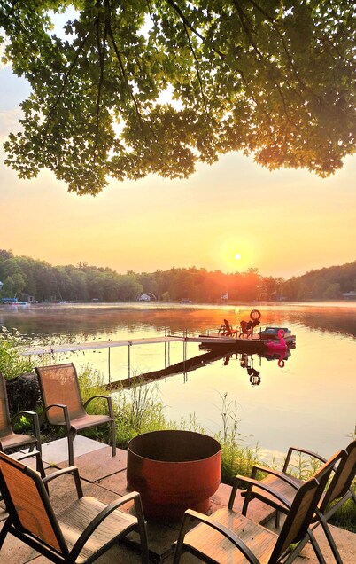 Waterfront beautiful cottage (4 bedrooms)on Shadow lake