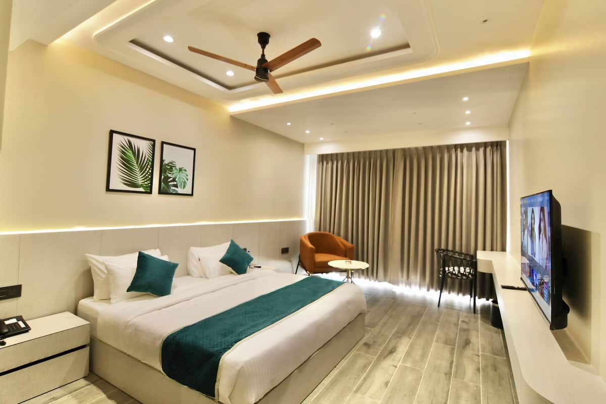 Quarto premier | Cofres nos quartos, espaço de trabalho para notebook