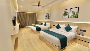 In-room safe, laptop workspace, iron/ironing board, free WiFi