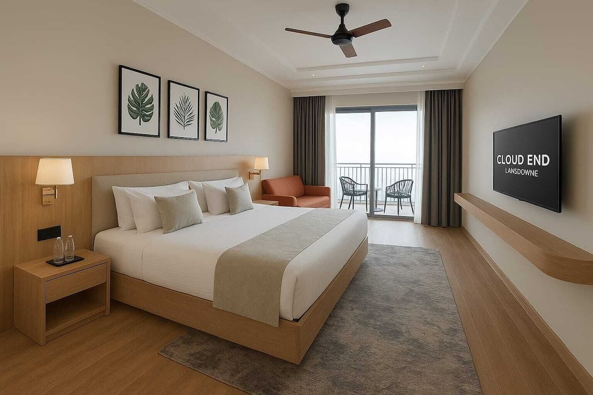 Quarto casal conforto, vista para a montanha | Cofres nos quartos, espaço de trabalho para notebook