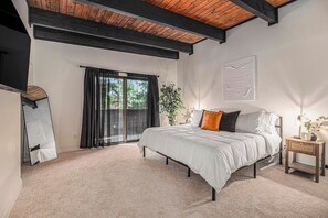 2 bedrooms, desk, iron/ironing board, WiFi
