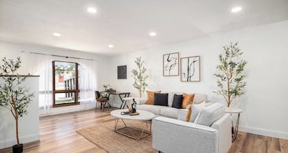 The Olive Branch |2 bed 2 bath| Wine Bar
