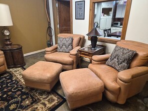 TV - Harvester Loft | Historic Charm (Sioux Falls)