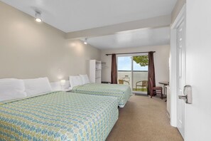 コンフォート ルーム ダブルベッド 2 台 レイクビュー | WiFi (無料)