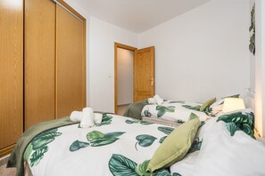 2 habitaciones, tabla de planchar con plancha, wifi y ropa de cama 