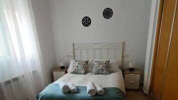 2 chambres, fer et planche Ă repasser, Wi-Fi, draps fournis