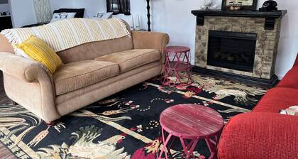 Cozy Country Cabin with Modern Touches & Rooster Charm!