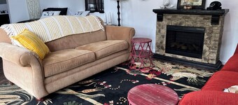 Cozy Country Cabin with Modern Touches & Rooster Charm!