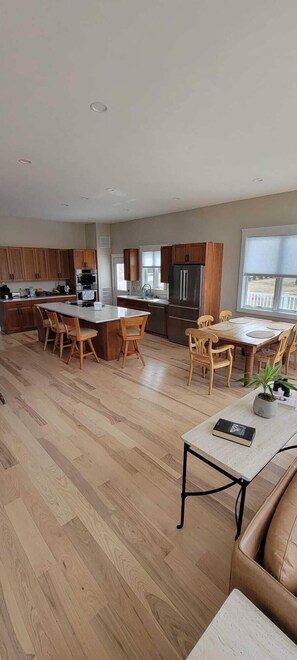 Dining - 3-bedroom house in wonderful Portsmouth near Rye Line! (Portsmouth)