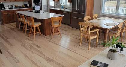 3-bedroom house in wonderful Portsmouth near Rye Line!