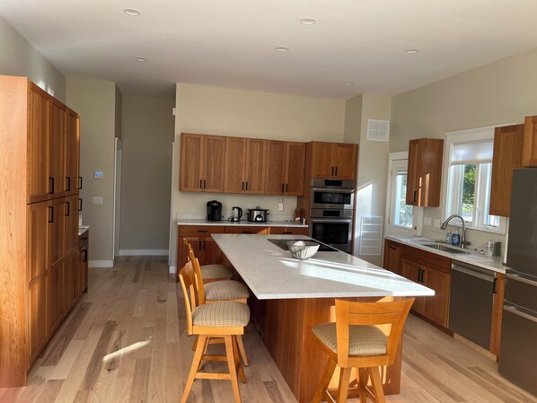 Microwave, oven, stovetop, dishwasher