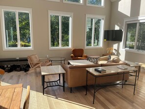 TV - 3-bedroom house in wonderful Portsmouth near Rye Line! (Portsmouth)