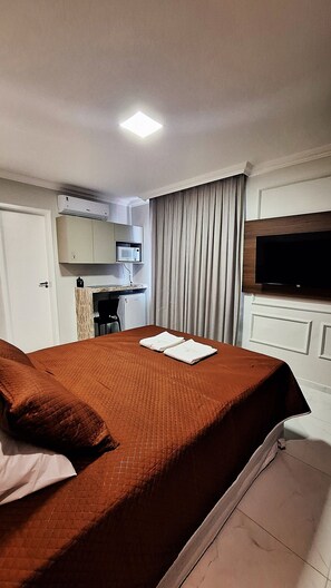 Desk, laptop workspace, free WiFi