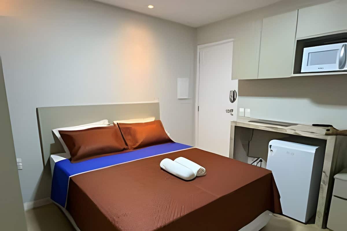 Escritorio, espacio para trabajar con un portátil, wifi gratis