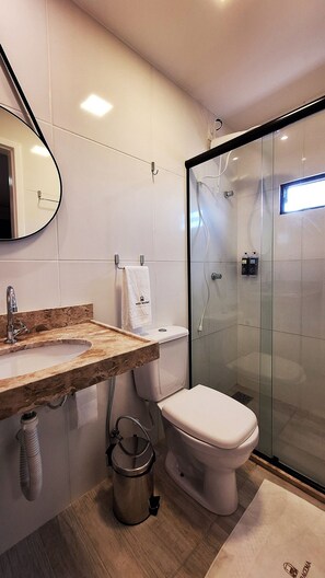 Studio | Badezimmer | Kostenlose Toilettenartikel, Haartrockner, Handtücher, Seife