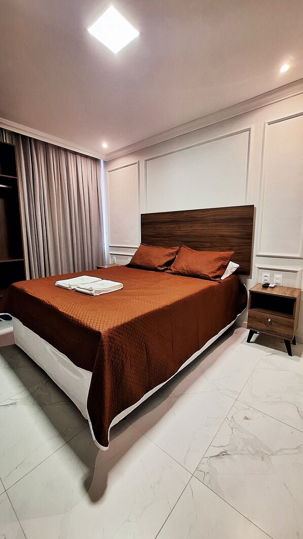 Desk, laptop workspace, free WiFi