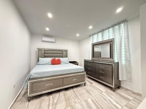 2 habitaciones, tabla de planchar con plancha, wifi y ropa de cama 