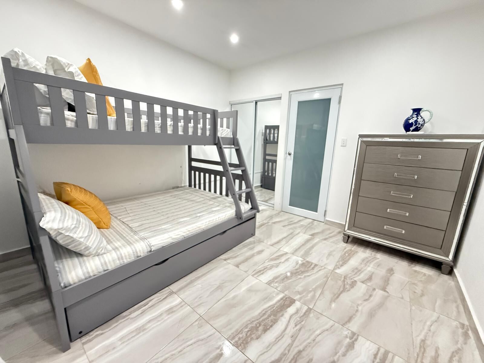 2 soverom, strykejern/-brett, wi-fi og sengetøy