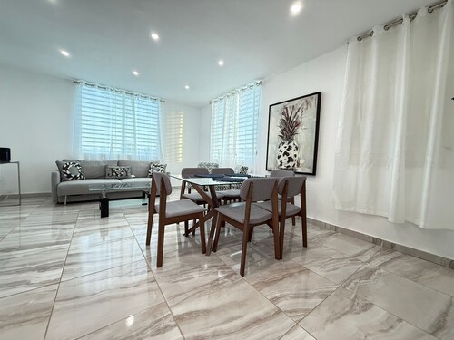 Serene 2-bedroom apartment with AC in San Juan