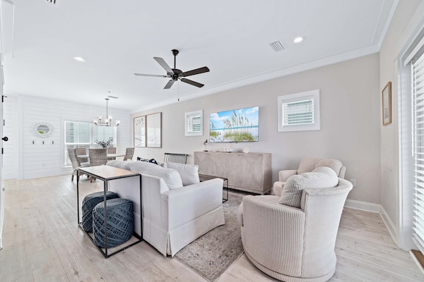 Gorgeous 3BR House with upscale finishes and water views