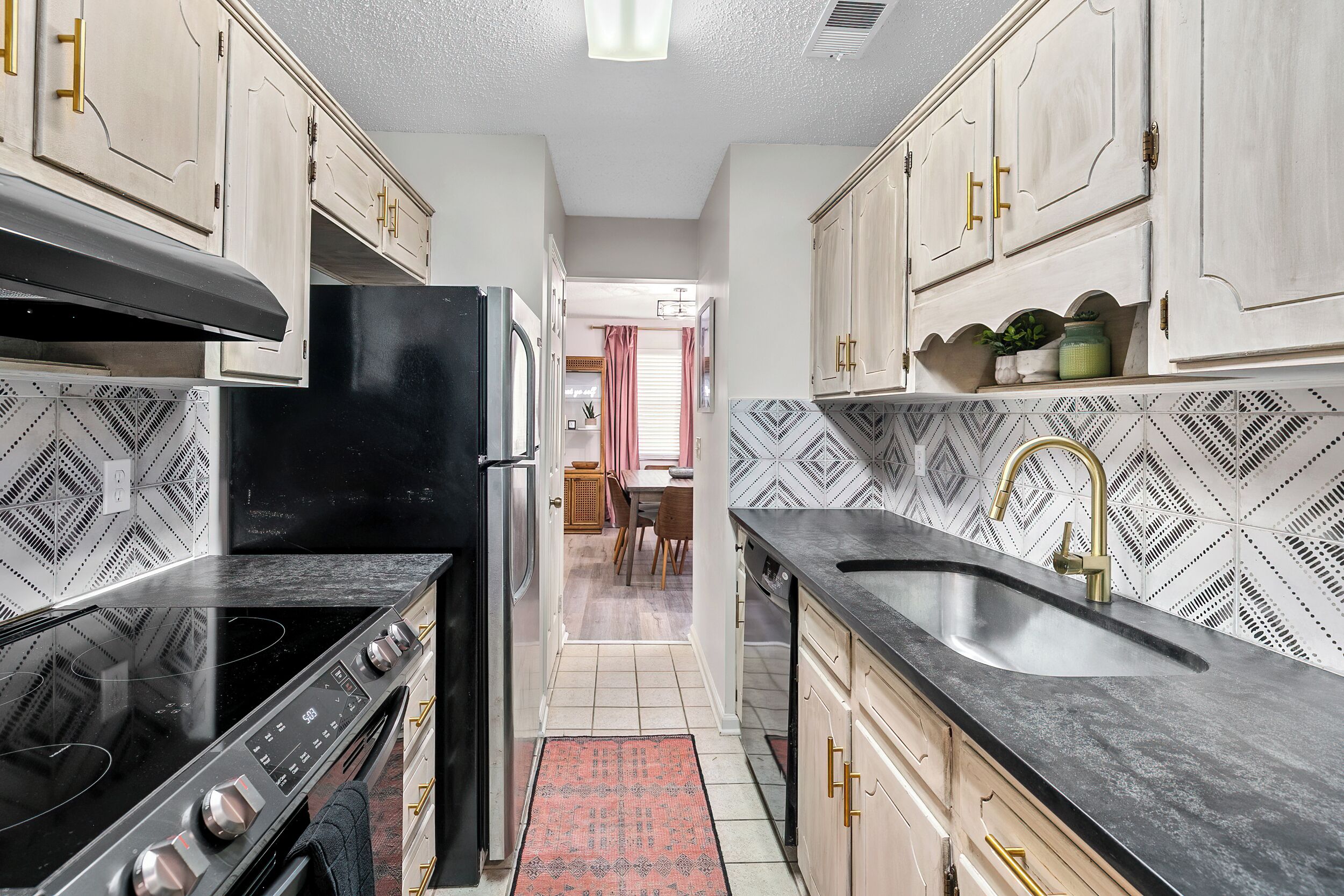 Mikrowelle, Ofen, Herdplatte, Geschirrspüler