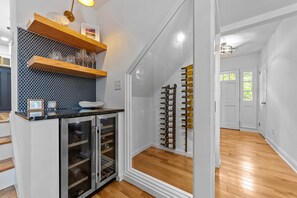 Interior - Luxe on Live Oak Chefs Kitchen & Wine Bar (Raleigh)