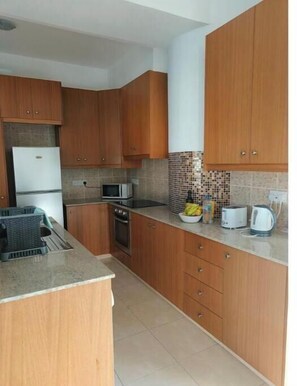 Microwave, oven, stovetop, coffee/tea maker