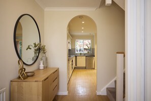 Exterior - Chiswick Townhouse with Garden & Parking (London)