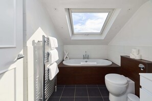 House | Bathroom - Chiswick Townhouse with Garden & Parking (London)