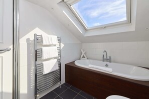 Bathroom - Chiswick Townhouse with Garden & Parking (London)