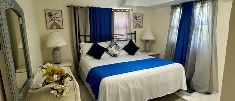 2 عدّة غرف نوم وواي فاي مجانًا وملاءات أسرّة