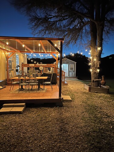 Delightful Tiny House - Our little piece of paradise in Lakehills Tx.