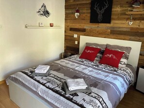1 Schlafzimmer, Bügeleisen/Bügelbrett, kostenloses WLAN, Bettwäsche