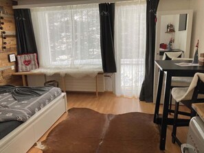 1 habitación, tabla de planchar con plancha, wifi y ropa de cama 