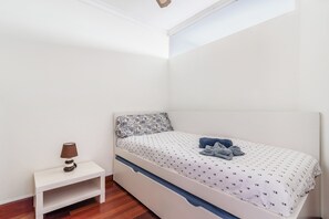 2 chambres, fer et planche à repasser, Wi-Fi, draps fournis