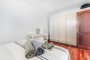 2 habitaciones, tabla de planchar con plancha, wifi y ropa de cama