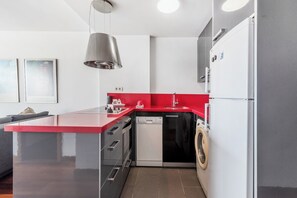 Micro-ondes, four, plaque de cuisson, lave-vaisselle