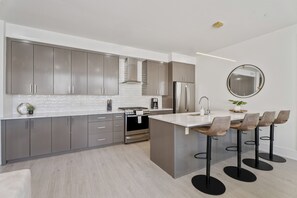 Private kitchen - The Theodore 2BD/2B - All King Bedrooms (New Orleans)