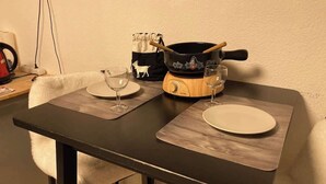 Dining - Cozy Zermatt Studio: Terrace, Village Views (Zermatt)