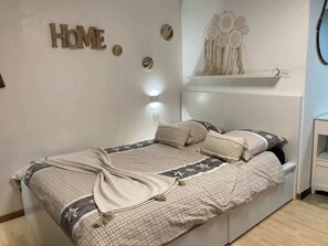 1 habitación, tabla de planchar con plancha, wifi y ropa de cama 