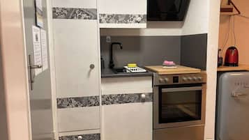 Geladeira, fogão, cooktop, cafeteira/chaleira