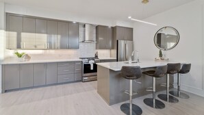 Coffee/tea maker, fridge, microwave, oven